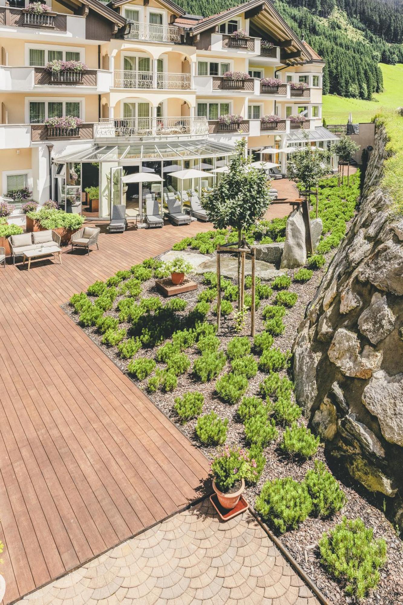 Traumhotel Alpina Superior --Yoga Und Ayurvedahotel (Adults Only) 盖洛斯 外观 照片