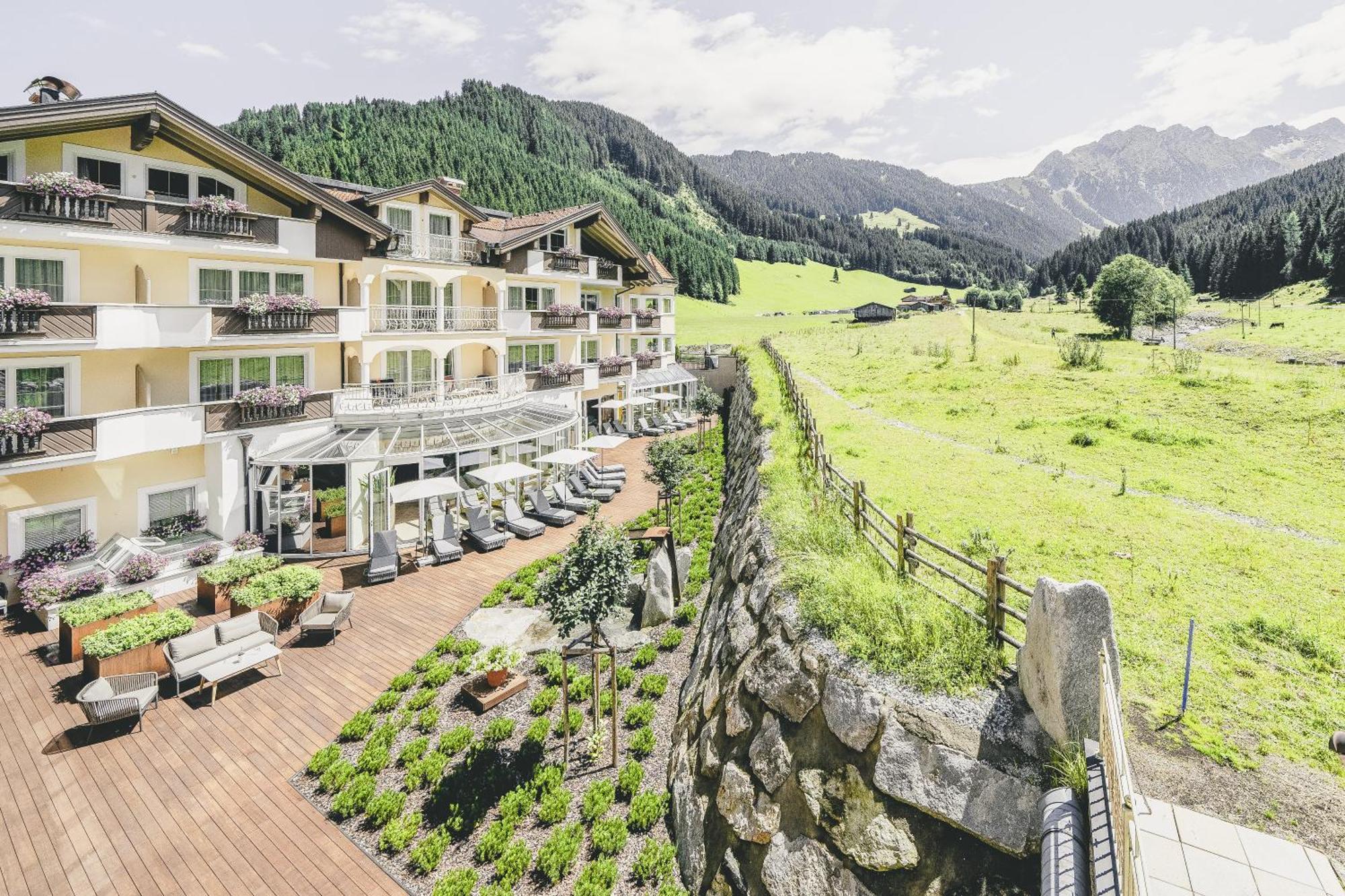 Traumhotel Alpina Superior --Yoga Und Ayurvedahotel (Adults Only) 盖洛斯 外观 照片
